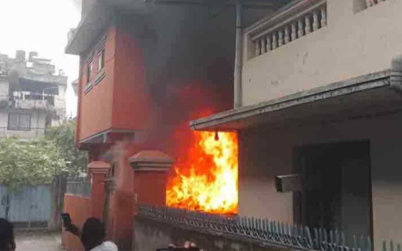 गगन थापा निवासमा आगजनी