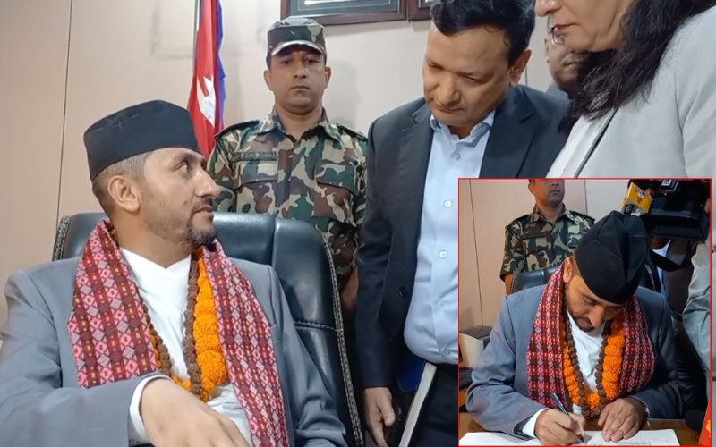 सञ्चारमन्त्री खरेलको पदभार ग्रहण, पहिलो निर्णय १० शहरका सार्बजनिक स्थानमा नि: शुल्क इन्टरनेट