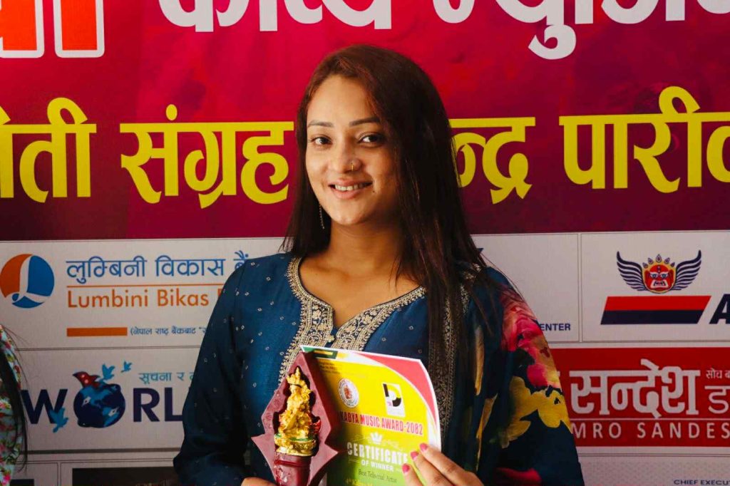 आशा भुषाललाई चाैथाे काव्य म्युजिक अवार्ड