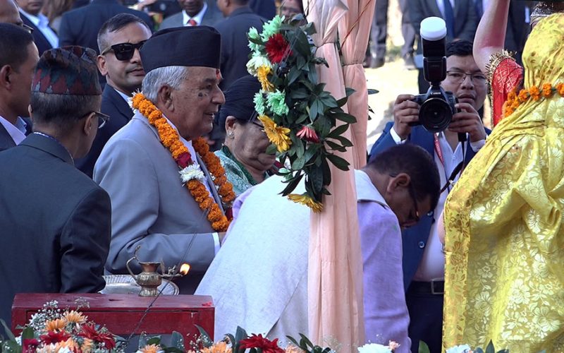 राष्ट्रपति पौडेलद्वारा छठी माताको पूजा आराधाना