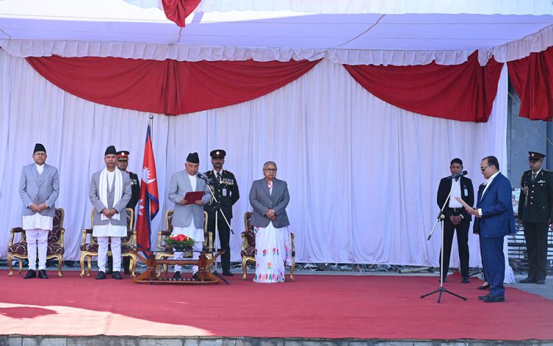मधेश प्रदेश प्रमुखमा सुरेन्द्र लाभ कर्ण नियुक्त, पद तथा गोपनियताको लिए शपथ