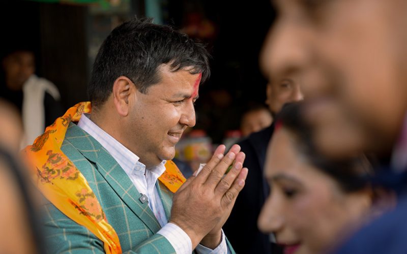 काँग्रेस नेता सुनिल शर्माविरुद्ध आयोगमा उजुरी, पैसा बाँडेको आरोप