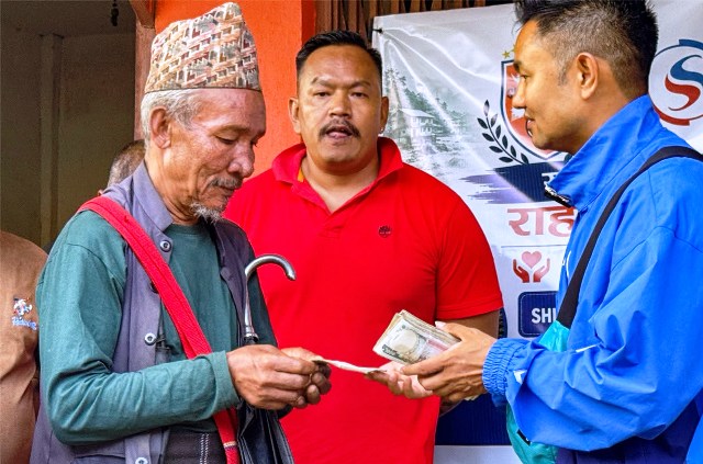 बाढीपीडितको पीडामा मलहम लगाउन जापानबाट नेपाल आए डंगोल
